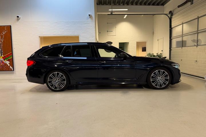 Sort BMW 540d fra 2019