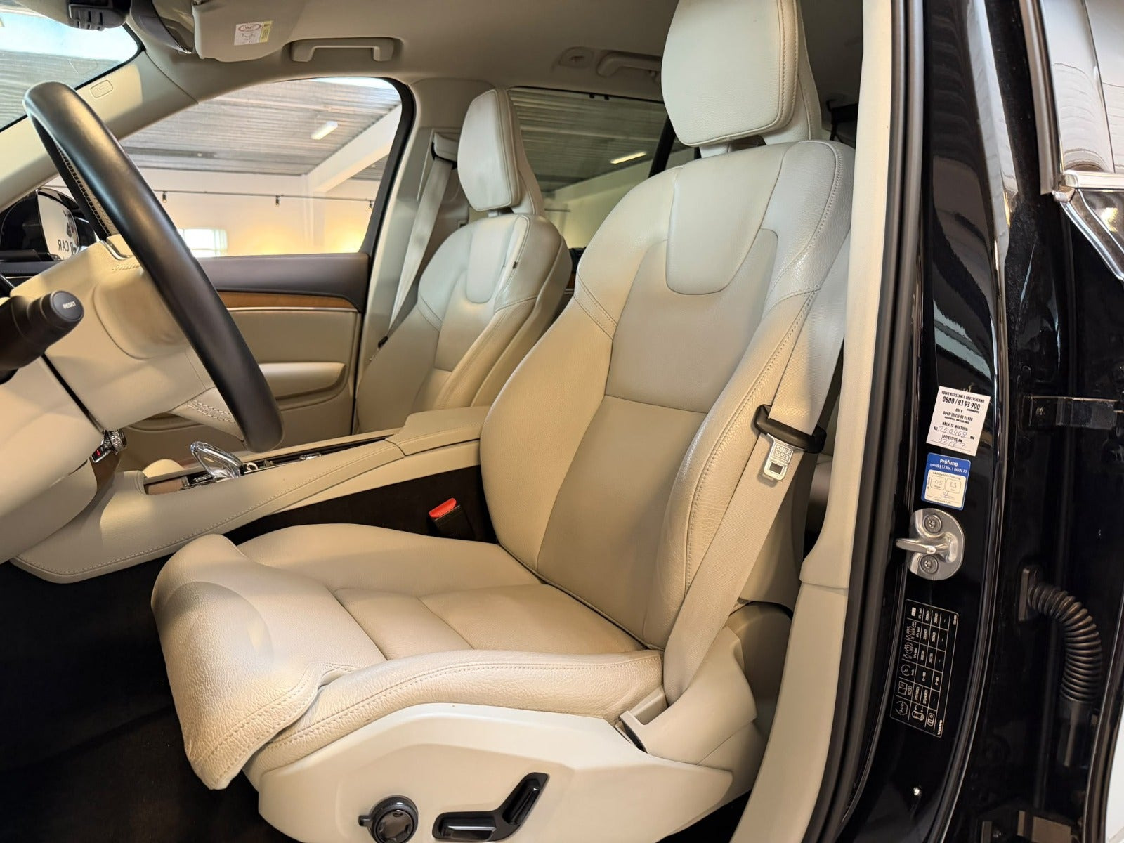 Sort Volvo XC90 fra 2022
