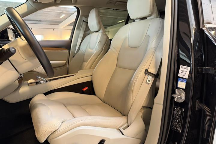 Sort Volvo XC90 fra 2022