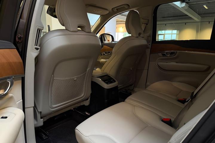 Sort Volvo XC90 fra 2022