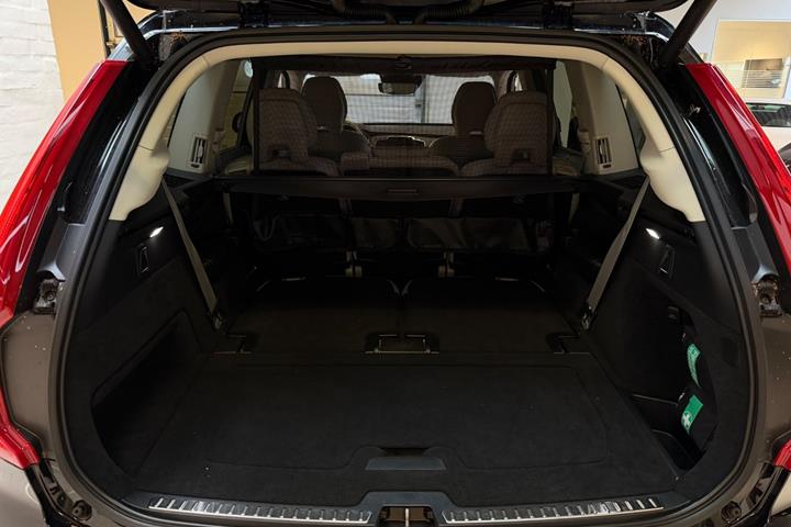 Sort Volvo XC90 fra 2022