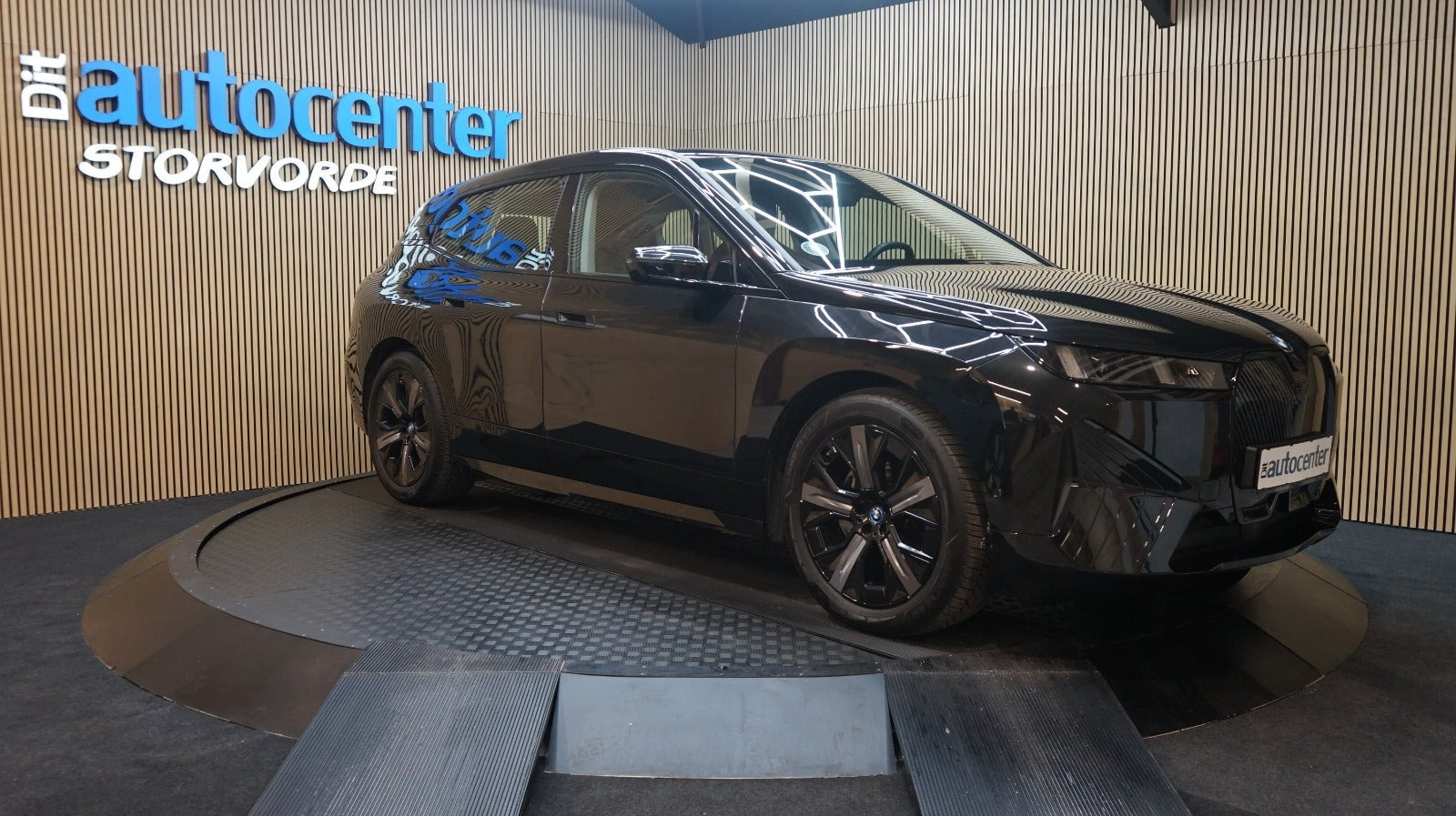 BMW iX xDrive45