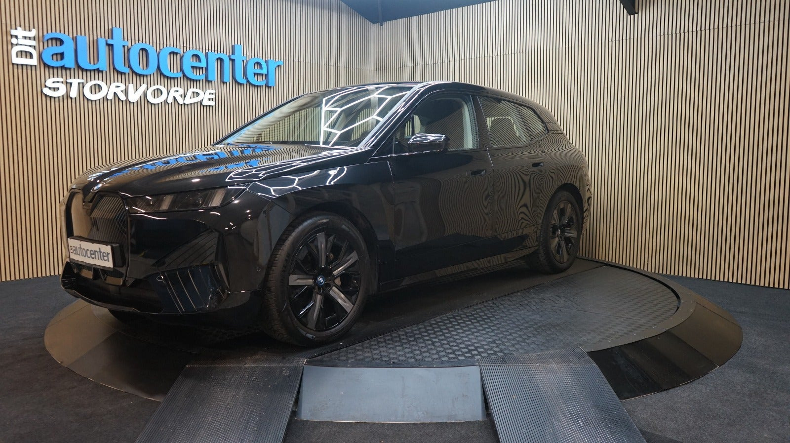Sort BMW iX fra 2026