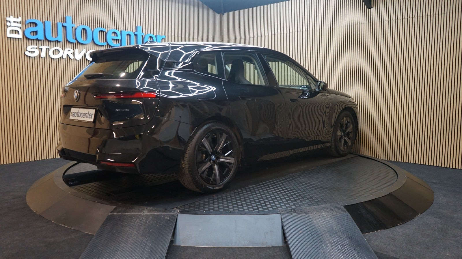 Sort BMW iX fra 2026