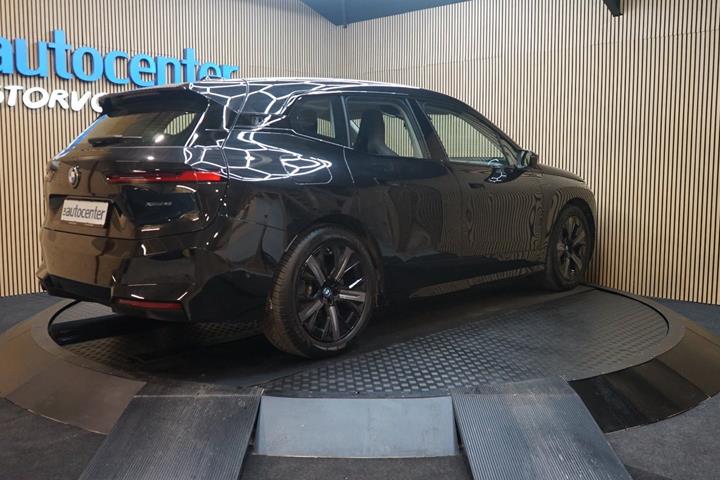 Sort BMW iX fra 2026