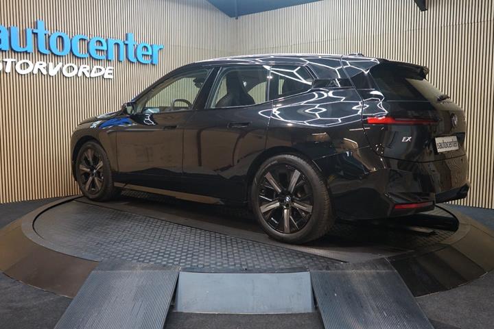 Sort BMW iX fra 2026