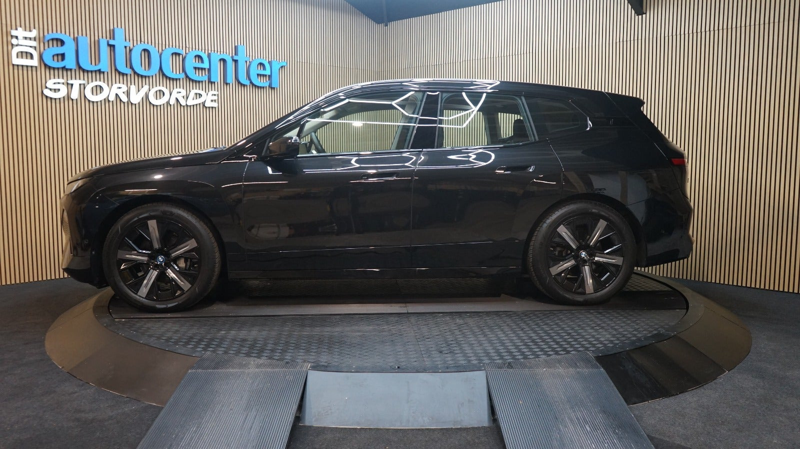 Sort BMW iX fra 2026