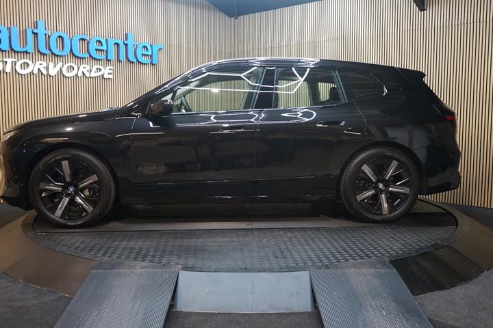 Sort BMW iX fra 2026