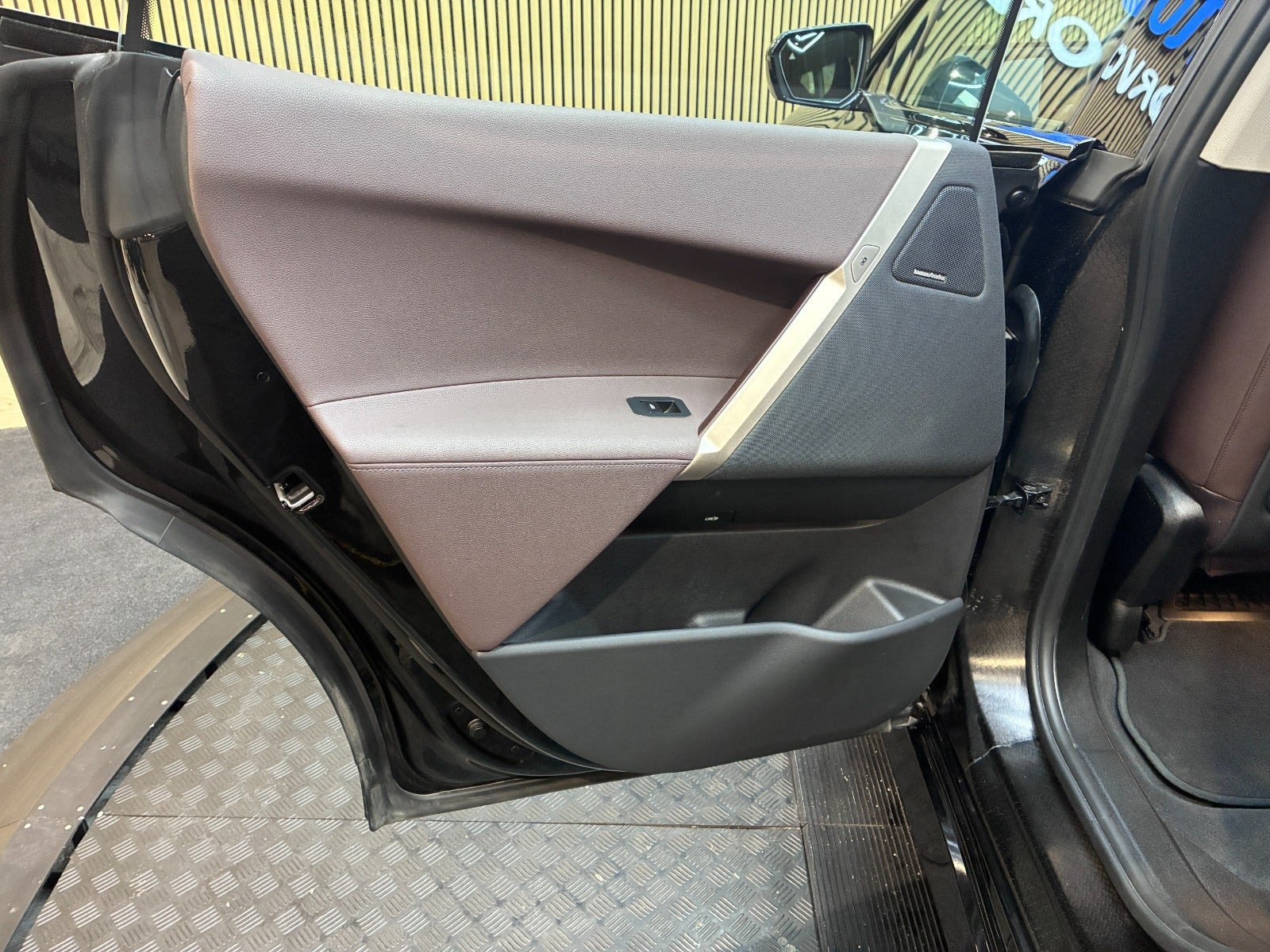Sort BMW iX fra 2026