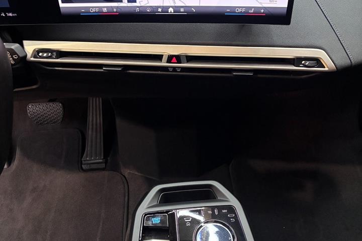 Sort BMW iX fra 2026