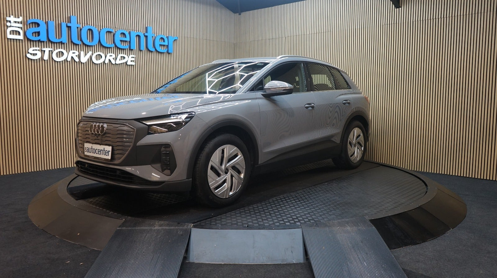 Grå Audi Q4 e-tron fra 2024