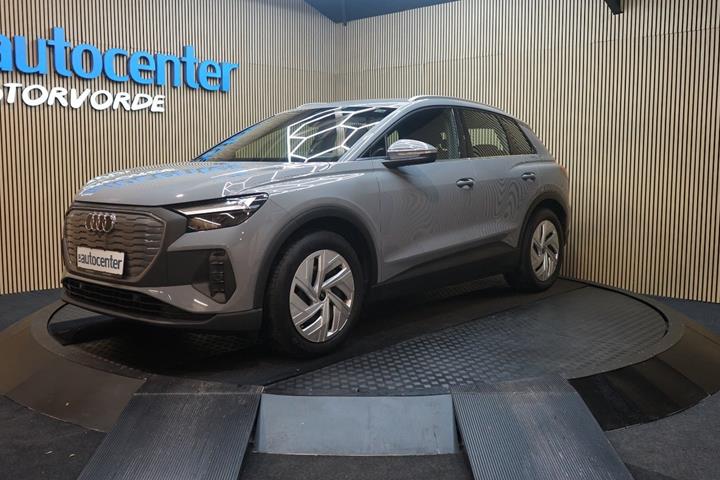 Grå Audi Q4 e-tron fra 2024