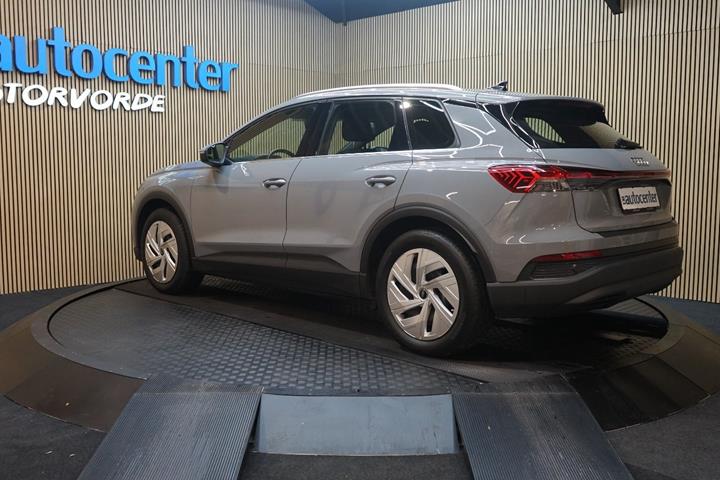 Grå Audi Q4 e-tron fra 2024