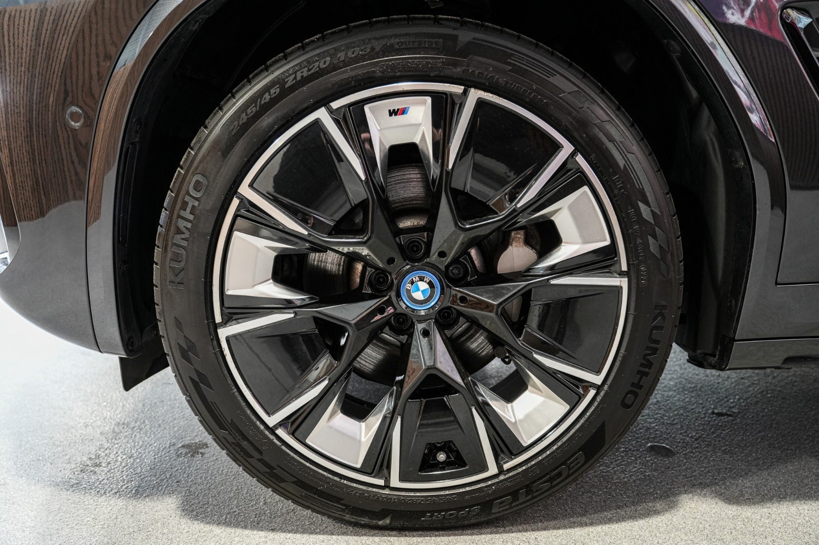 Grå BMW iX3 fra 2023