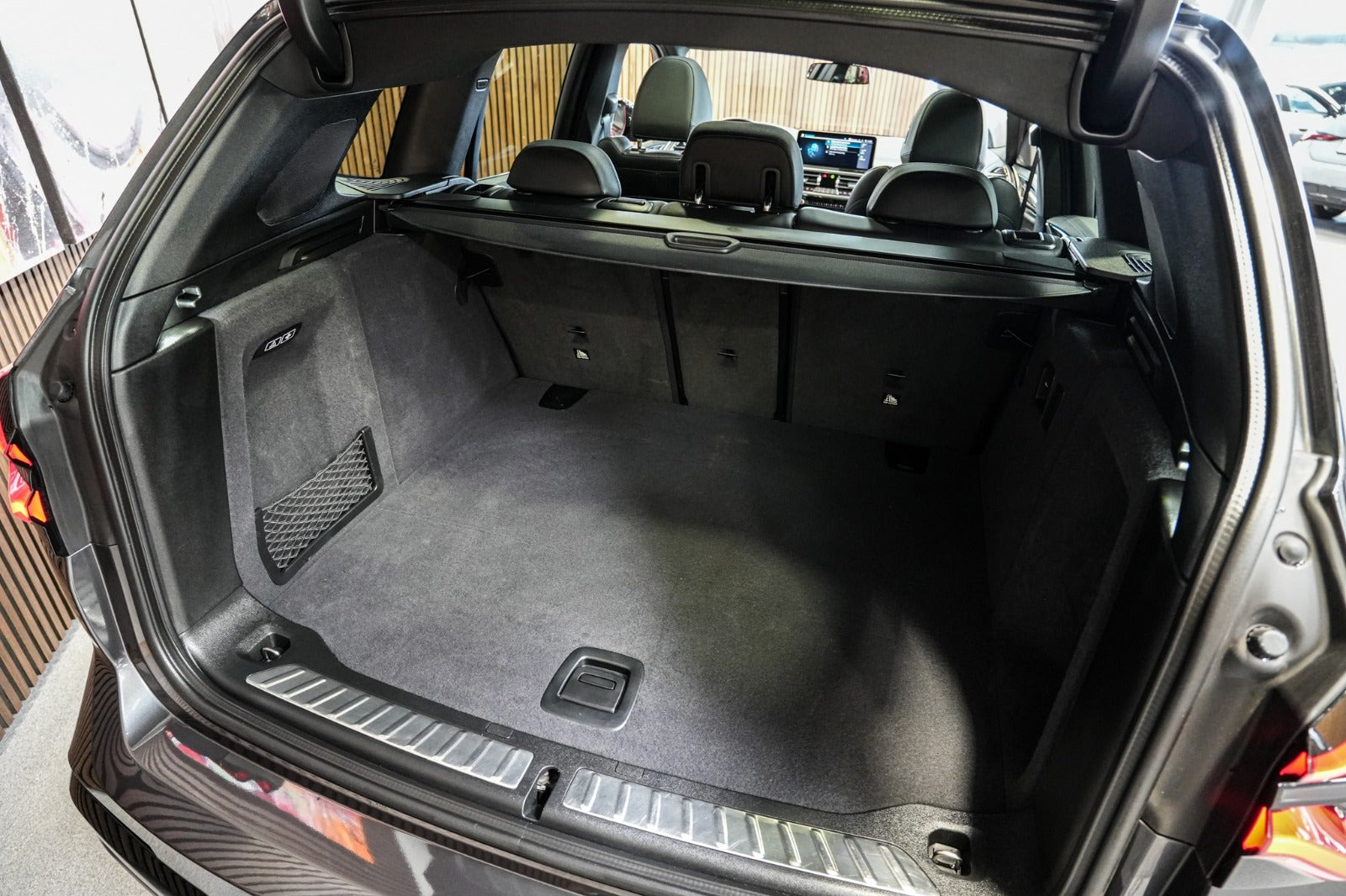 Grå BMW iX3 fra 2023