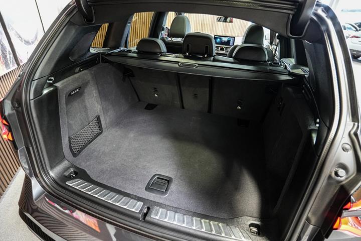 Grå BMW iX3 fra 2023