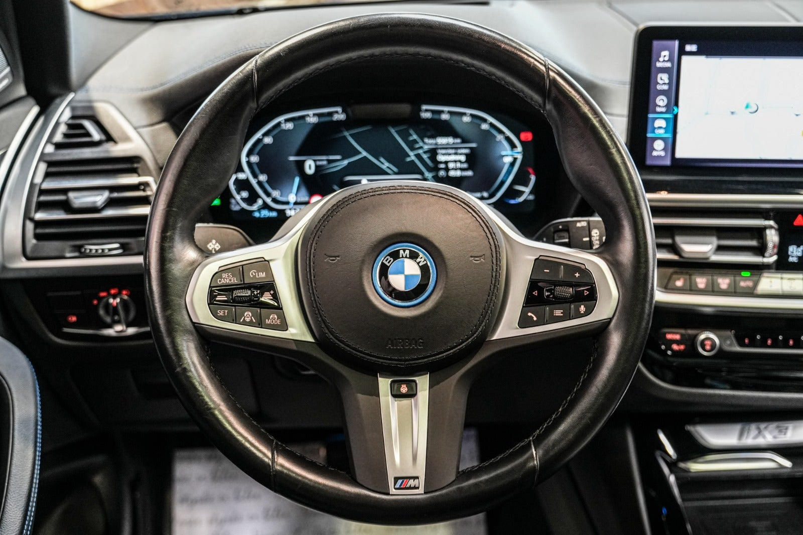 Grå BMW iX3 fra 2023