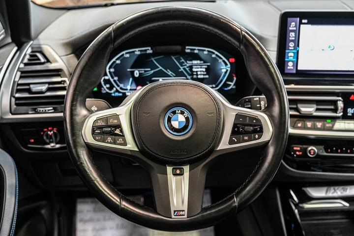 Grå BMW iX3 fra 2023