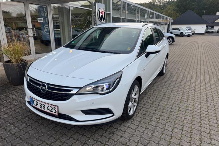 Hvid Opel Astra fra 2017