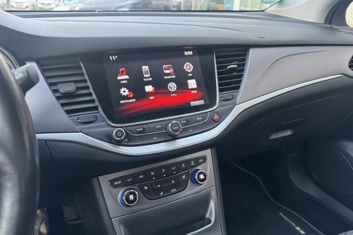 Hvid Opel Astra fra 2017