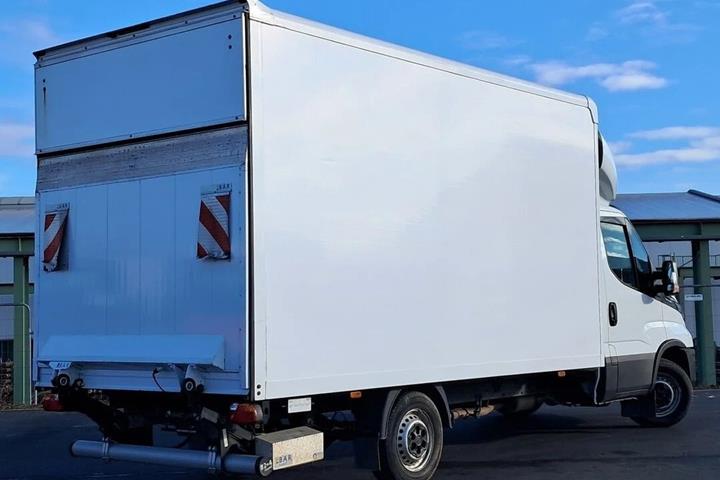 Hvid Iveco Daily fra 2023