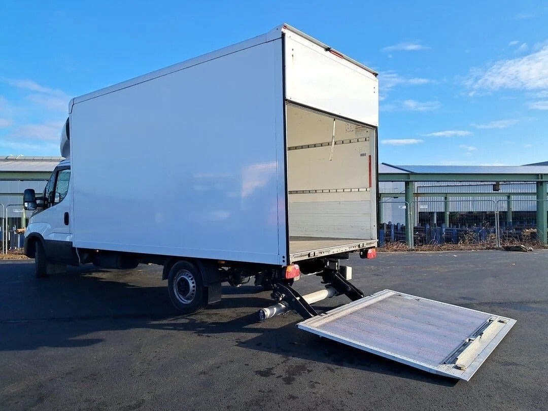 Hvid Iveco Daily fra 2023