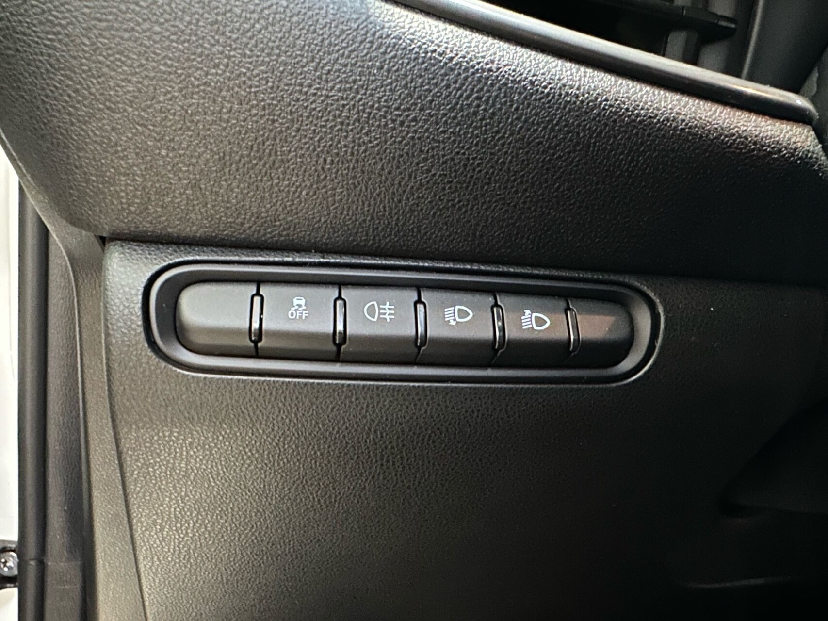 Hvid Fiat 500e fra 2023