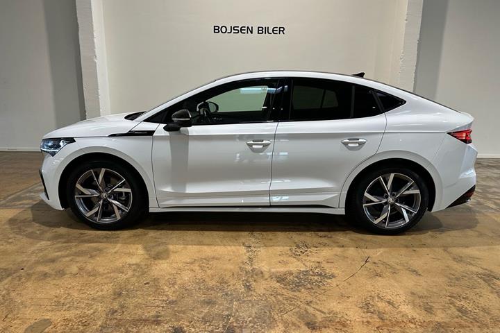 Hvid Skoda Enyaq fra 2023