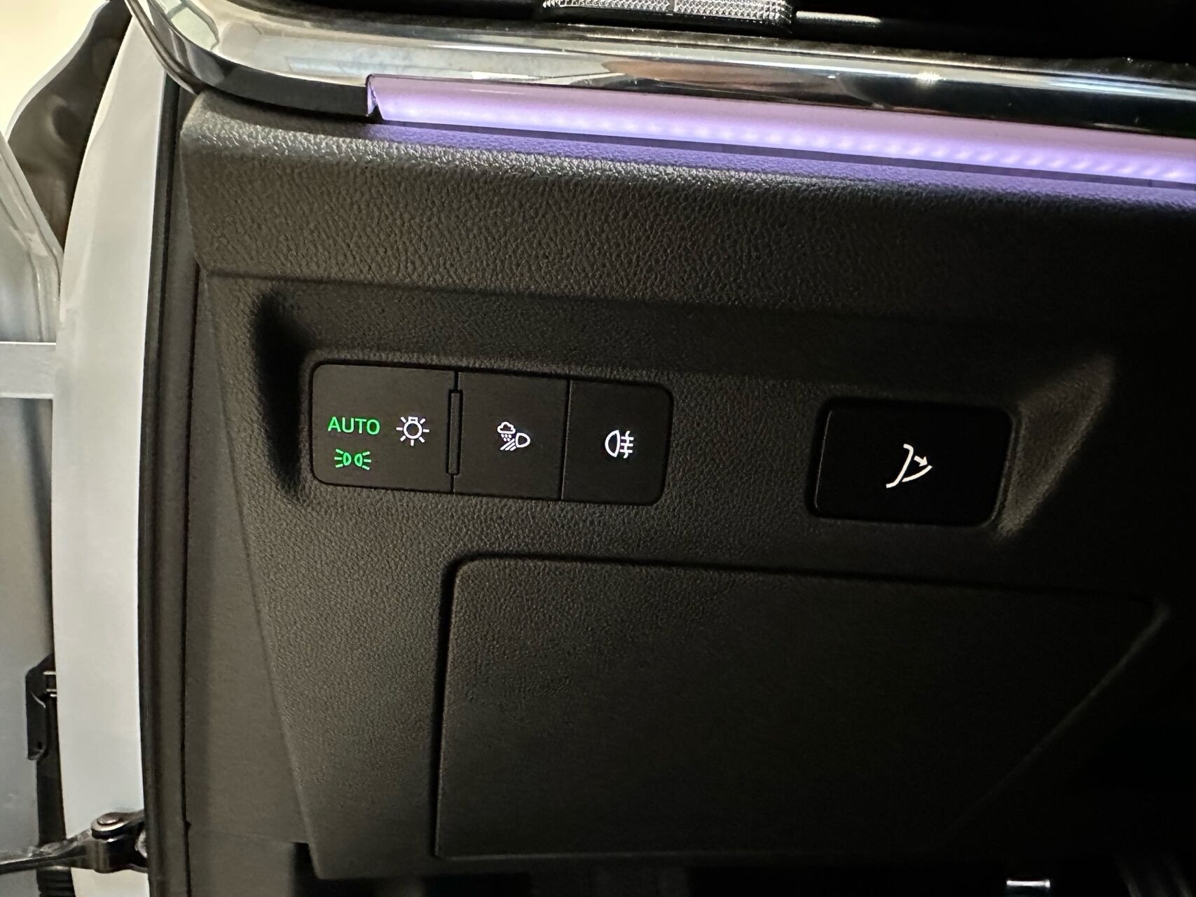 Hvid Skoda Enyaq fra 2023