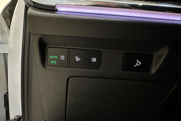 Hvid Skoda Enyaq fra 2023