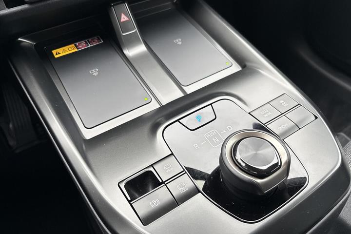 Sort Toyota BZ4X fra 2026