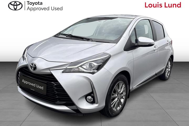 Sølv Toyota Yaris fra 2017 set udefra