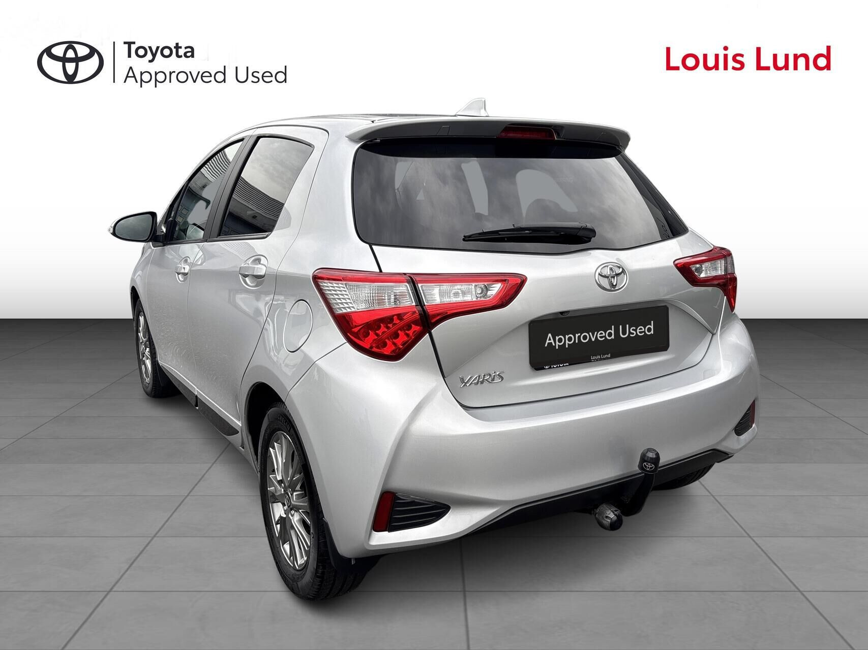 Sølv Toyota Yaris fra 2017
