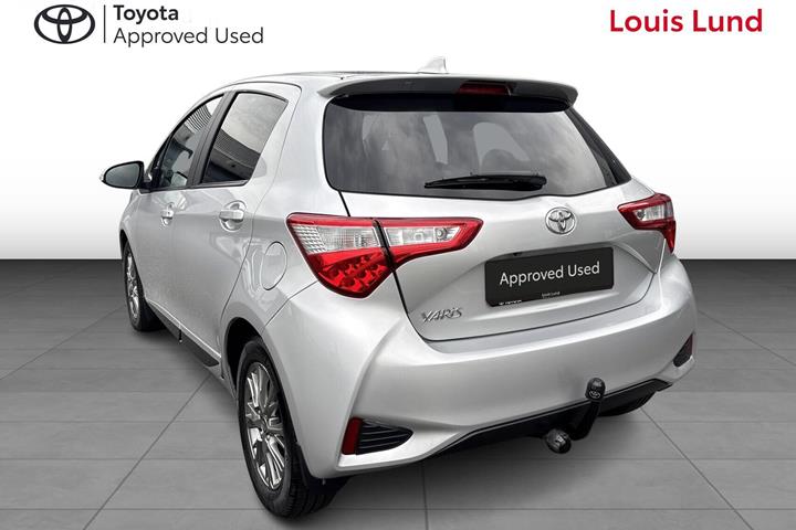 Sølv Toyota Yaris fra 2017