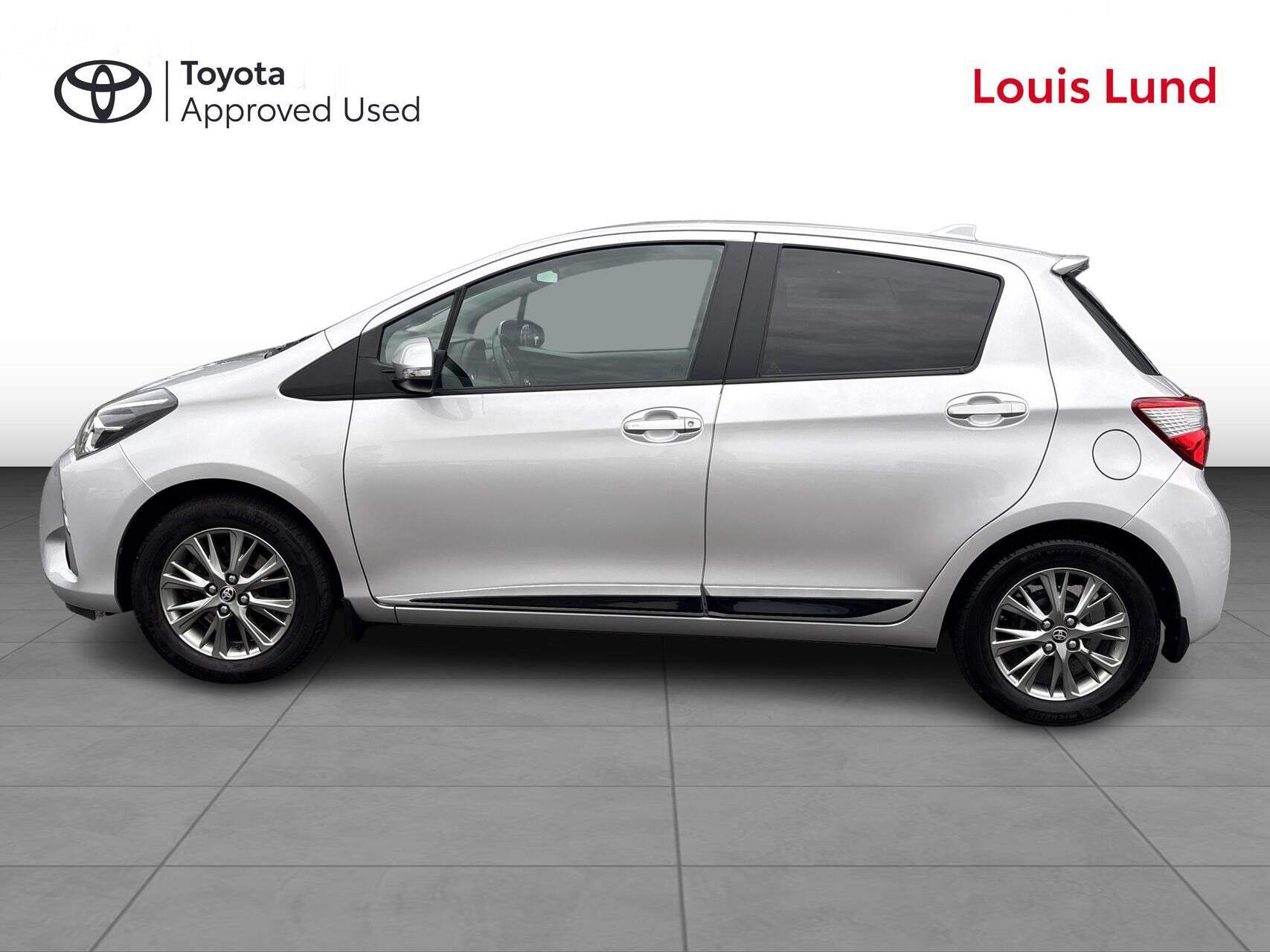 Sølv Toyota Yaris fra 2017