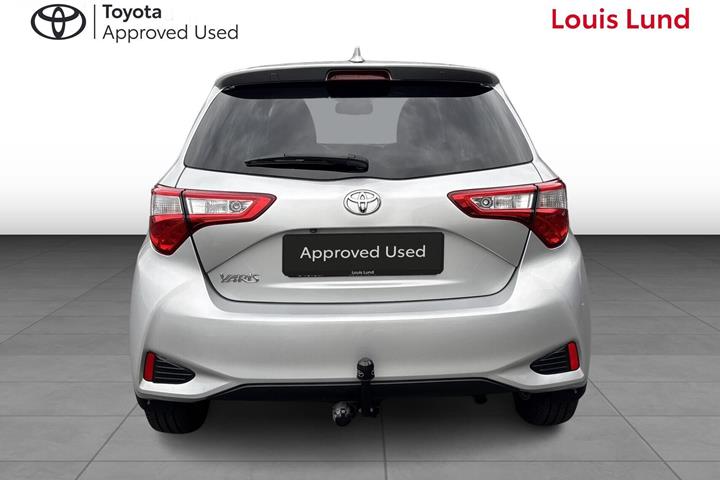 Sølv Toyota Yaris fra 2017