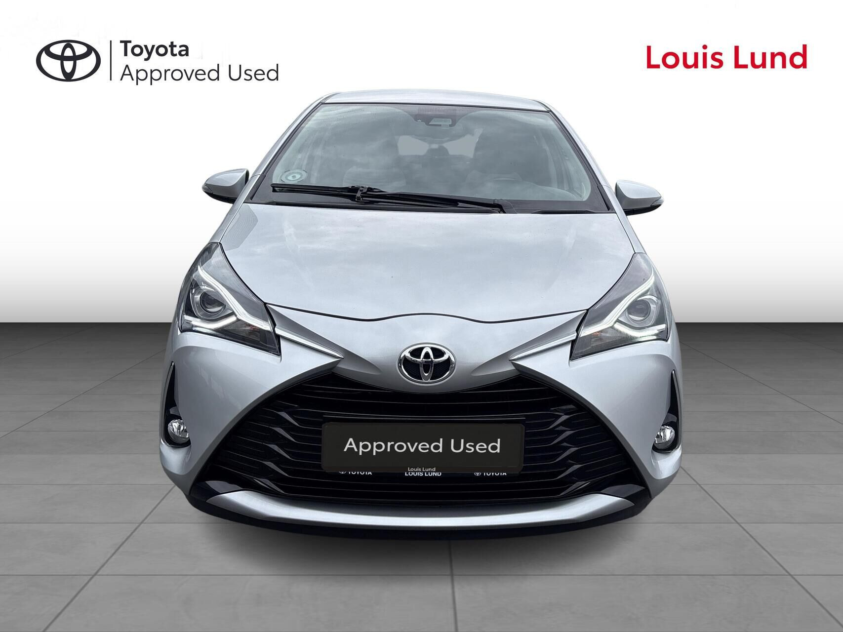Sølv Toyota Yaris fra 2017