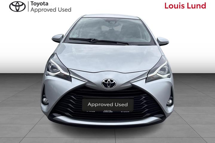 Sølv Toyota Yaris fra 2017