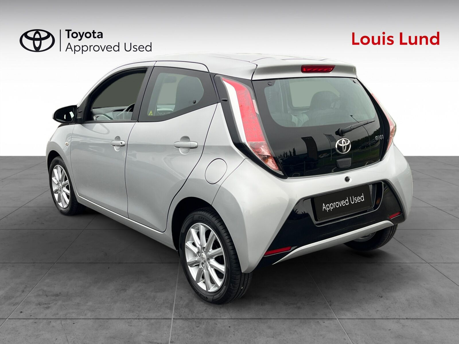 Grå Toyota Aygo fra 2016