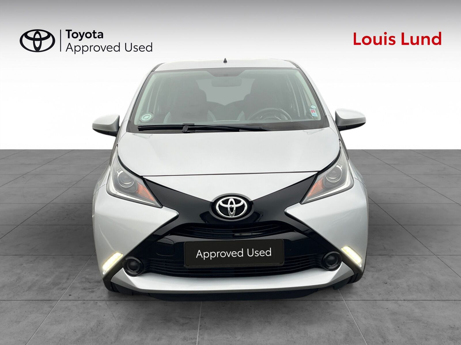 Grå Toyota Aygo fra 2016