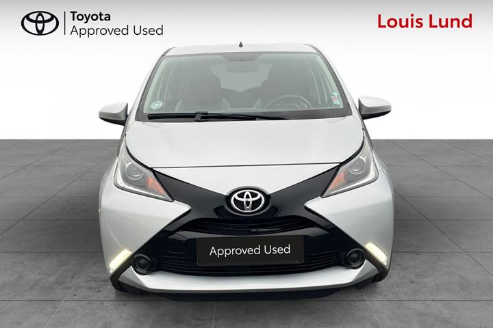 Grå Toyota Aygo fra 2016