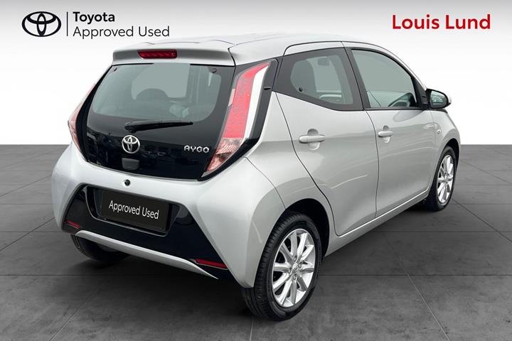 Grå Toyota Aygo fra 2016