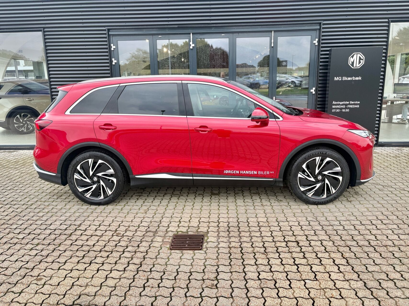Rød MG MGS6 Electric fra 2026
