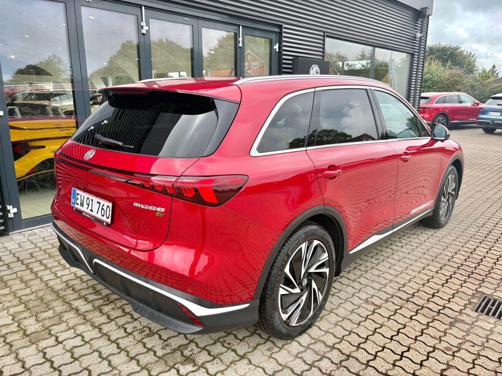 Rød MG MGS6 Electric fra 2026