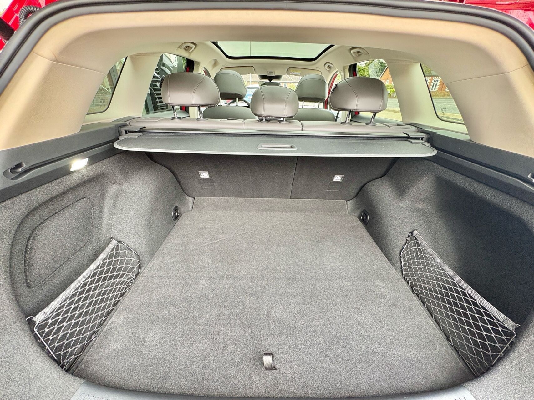 Rød MG MGS6 Electric fra 2026