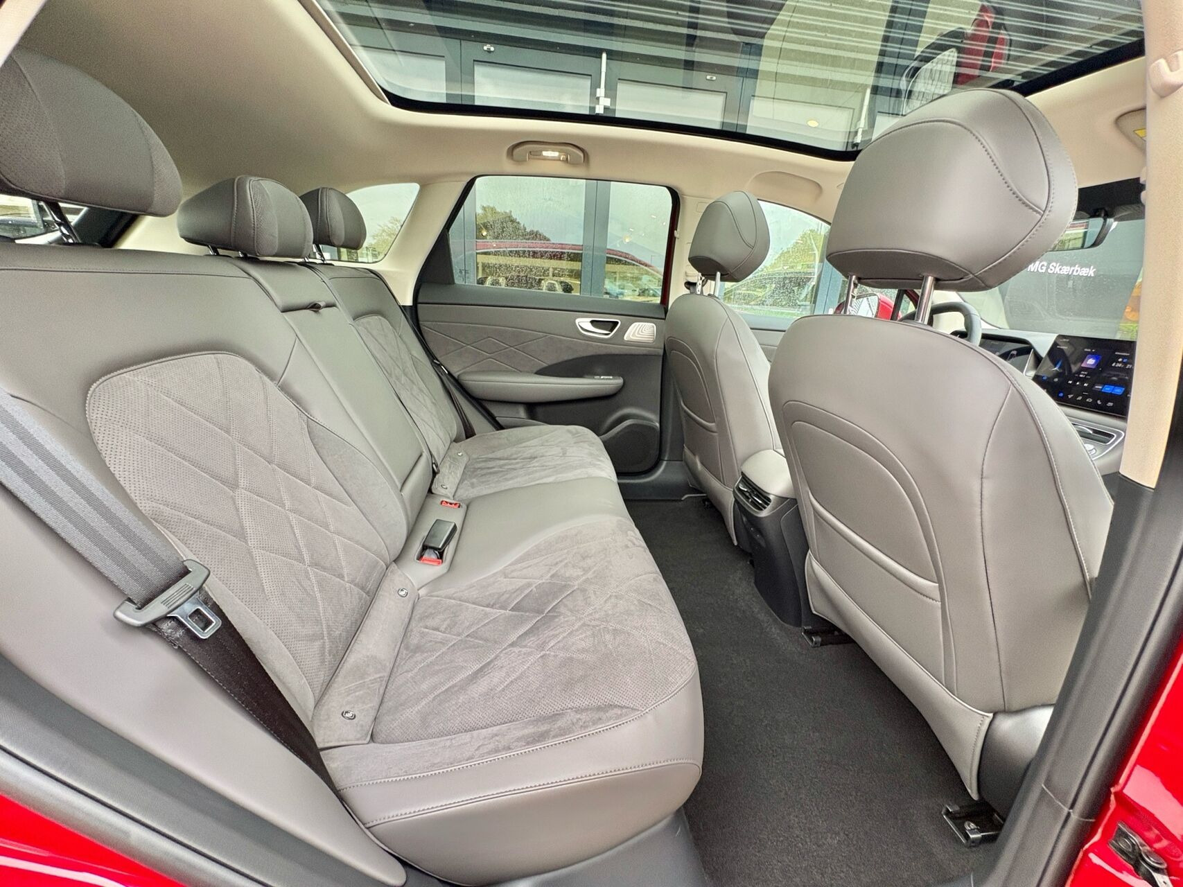 Rød MG MGS6 Electric fra 2026