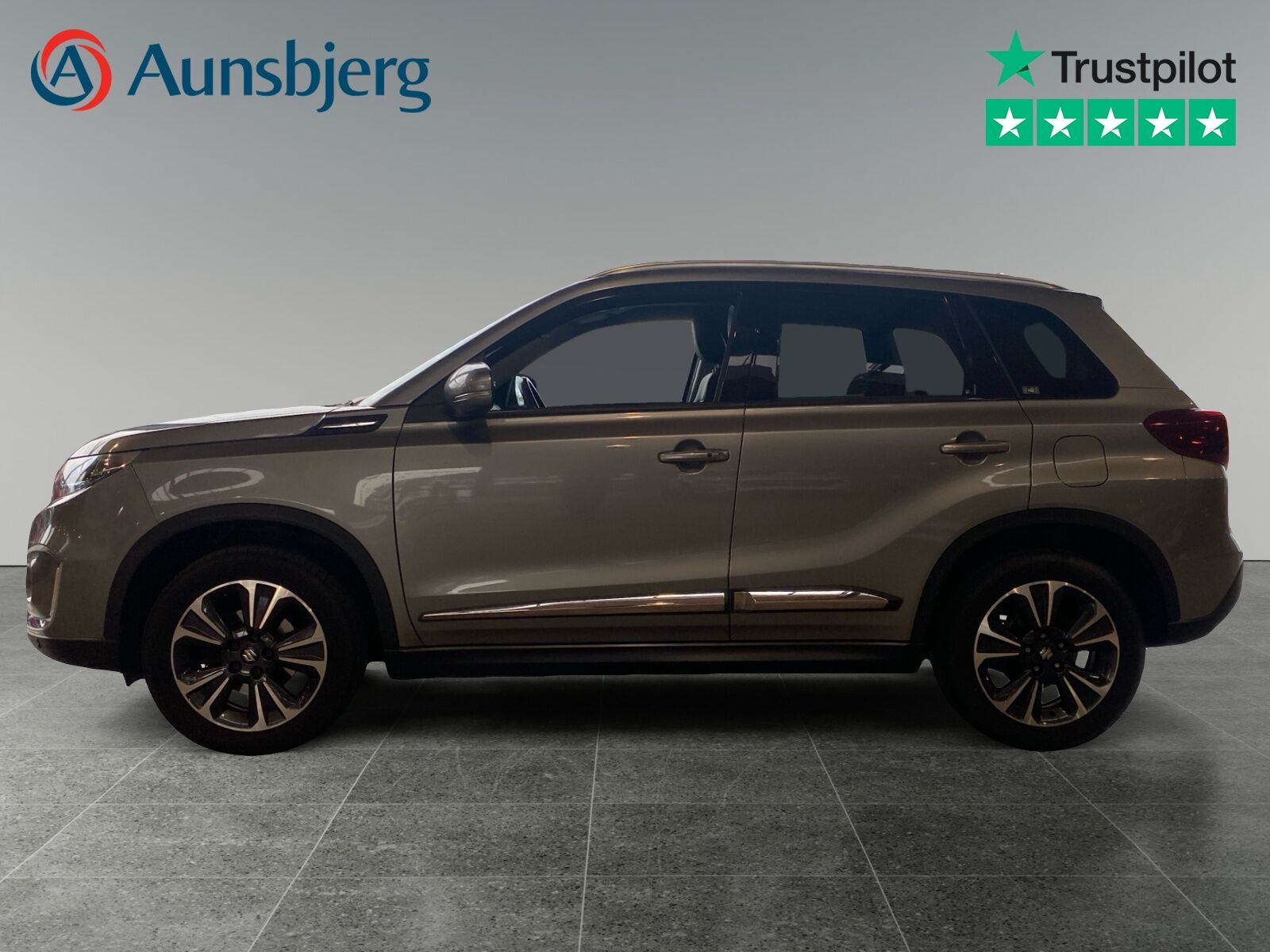 Grå Suzuki Vitara fra 2020