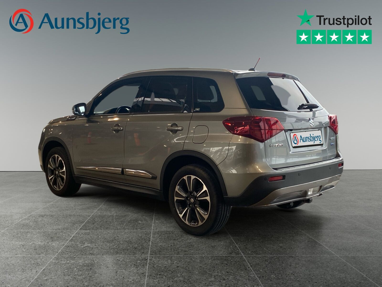 Grå Suzuki Vitara fra 2020