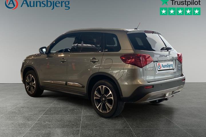 Grå Suzuki Vitara fra 2020