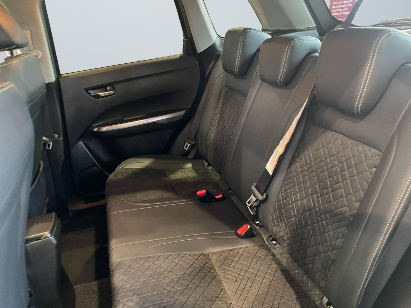 Grå Suzuki Vitara fra 2020